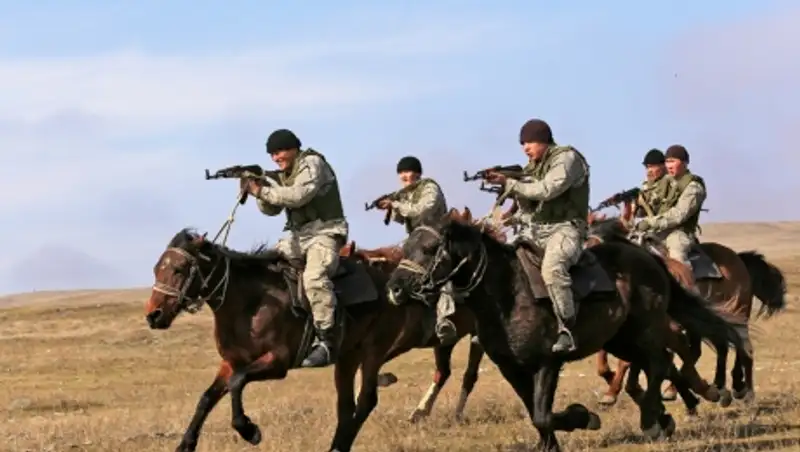 На службе единственной в Казахстане горно-егерской роте состоят полсотни лошадей