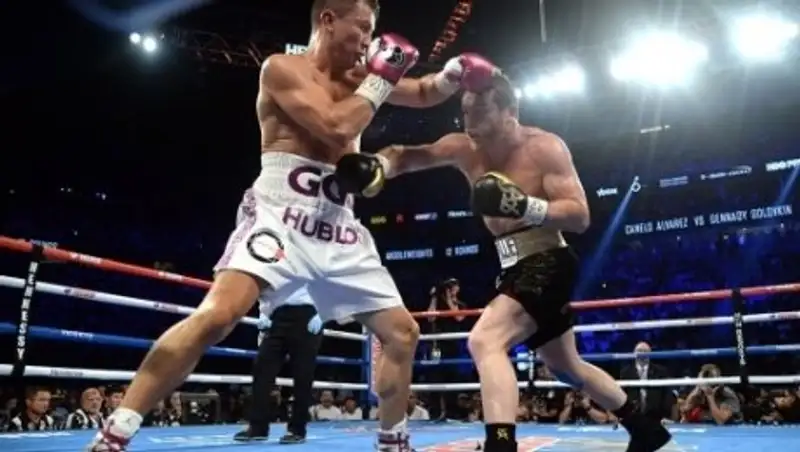 Альварес признал победу Головкина в бое-реванше