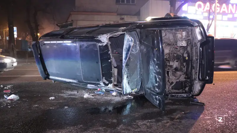 Угонщик в Алматы спровоцировал крупное ДТП и попал в больницу
