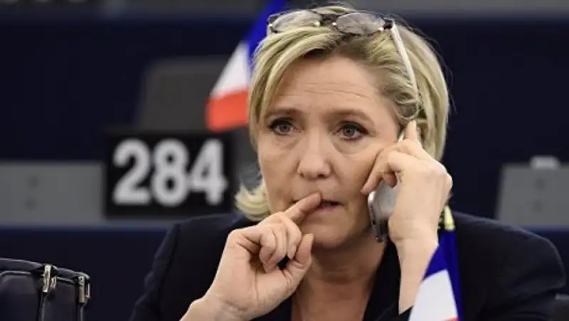 Ле Пен проиграет во втором туре выборов, показал опрос