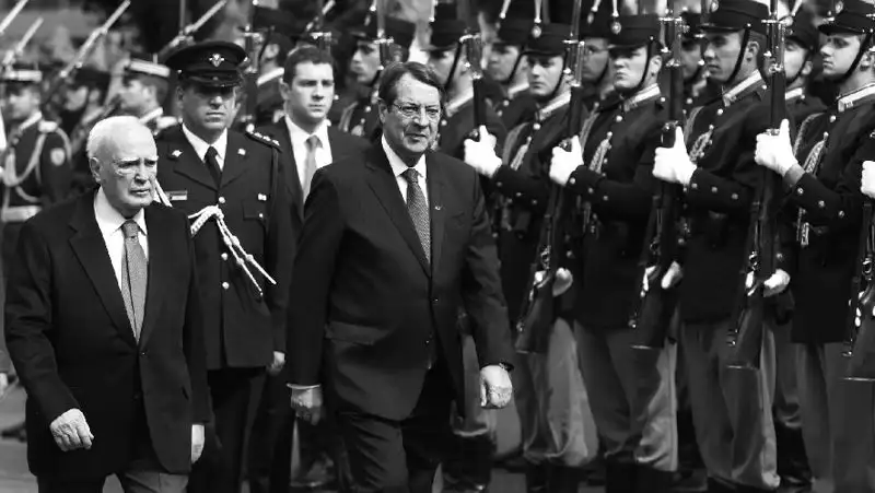 Умер бывший президент Греции, фото - Новости Zakon.kz от 26.12.2021 17:41