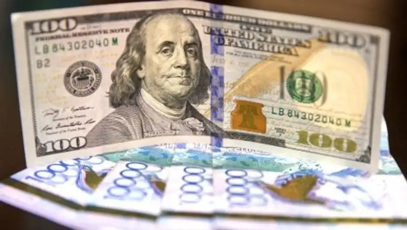 Доллар слегка «похудел» на утренних торгах