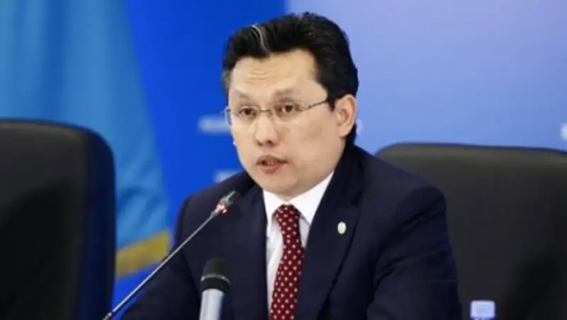 Султанов: Объем правительственного долга к 2020 году увеличится в 1,3 раза