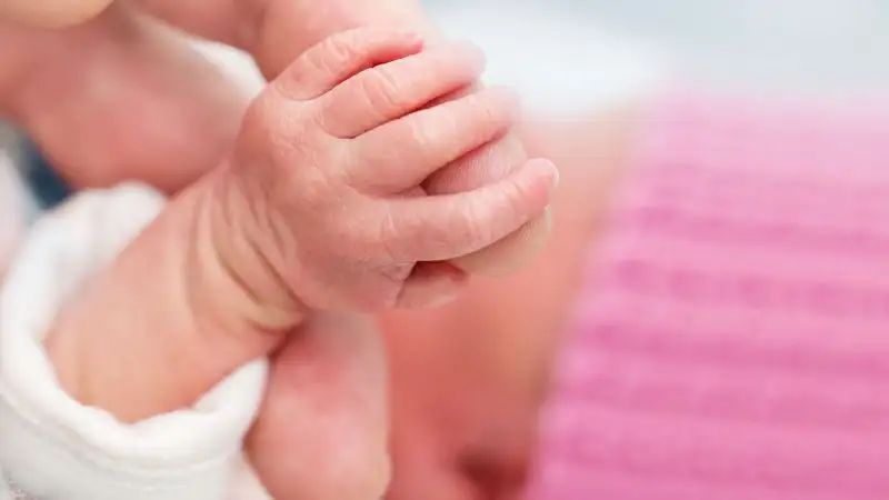 "Большая забота – самым маленьким": как в Казахстане помогают недоношенным детям