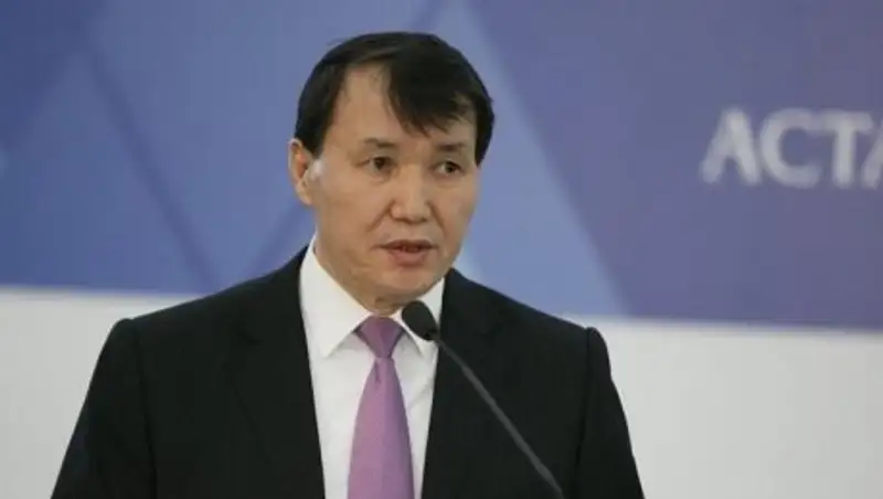 Шпекбаев призвал молодежь не бояться стереотипов о госслужбе