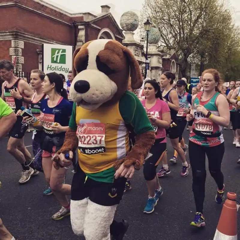 Лондонский марафон: костюмы , фото - Новости Zakon.kz от 27.04.2015 14:30