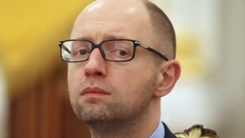 Яценюку предложили поменять Mercedes на осла