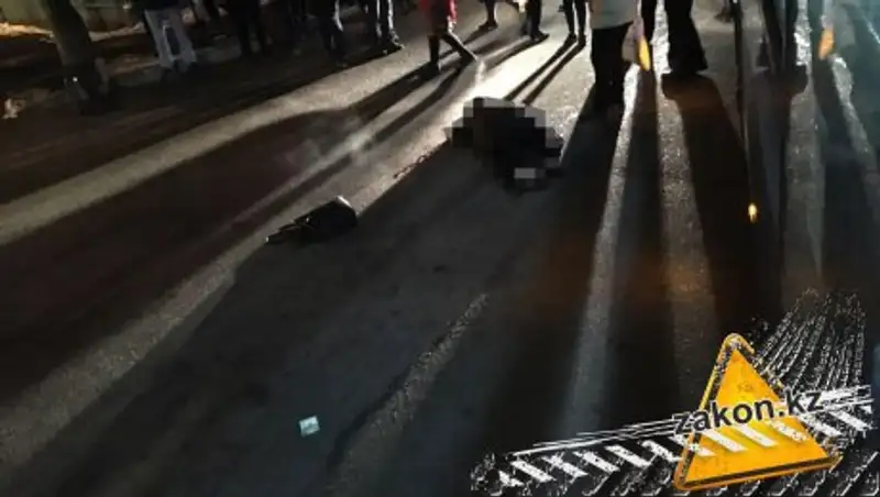 Автобус насмерть сбил женщину в Алматы