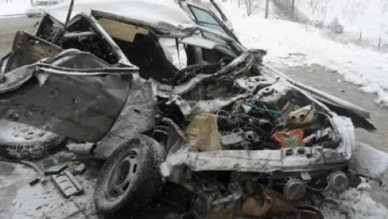 В Шымкенте автобус столкнулся с легковым авто: пострадали 5 человек