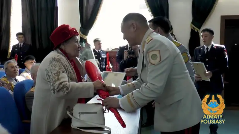 В полиции Алматы чествовали ветеранов ВОВ и наградили лучших стражей порядка