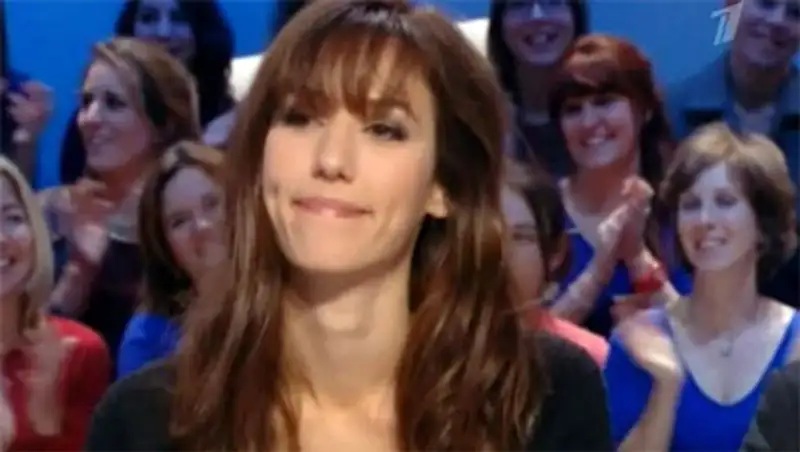 Во Франции телеведущая разделась в честь победы национальной сборной по футболу