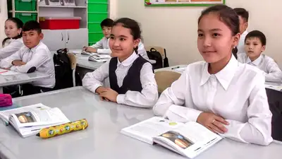 Нужно ли алматинским ученикам покупать тетради, фото - Новости Zakon.kz от 21.08.2023 14:34