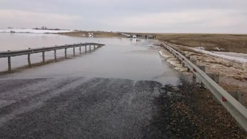 В трех областях Казахстана ограничили движение из-за паводка