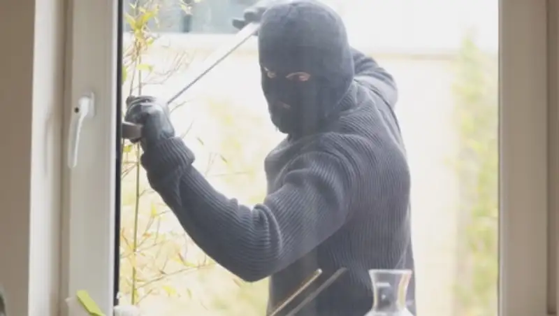 Бдительный сосед предотвратил квартирную кражу в Павлодаре