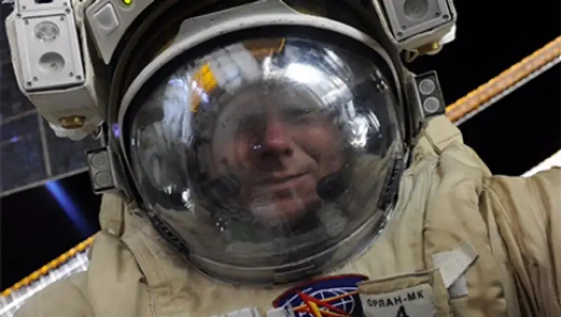 Геннадий Падалка сделал селфи в открытом космосе