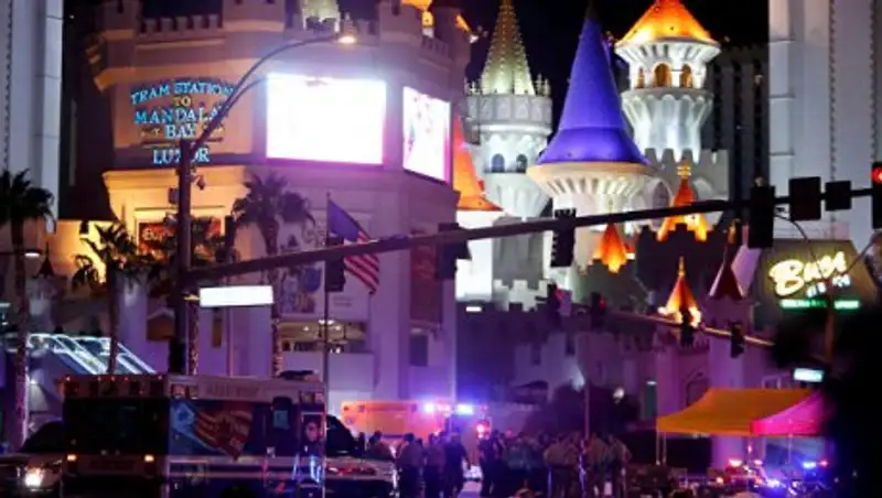 Самый кровавый расстрел в истории США: Более 50 человек погибли в Лас-Вегасе