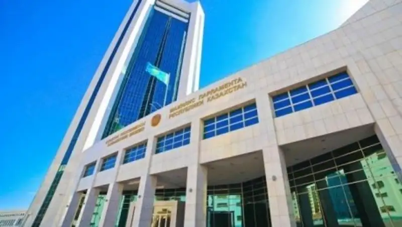 Прямая трансляция пленарного заседания Мажилиса Парламента РК