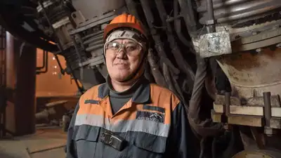 Многонациональная семья Токмагамбетовых более 20 лет работает на металлургическом комбинате АО "АрселорМиттал", фото - Новости Zakon.kz от 21.03.2023 10:46