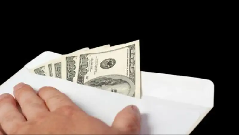 В ЗКО на крупной взятке поймали двух чиновников из областного управления физкультуры и спорта