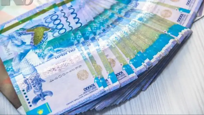 Сколько кредитов получили казахстанцы с начала года