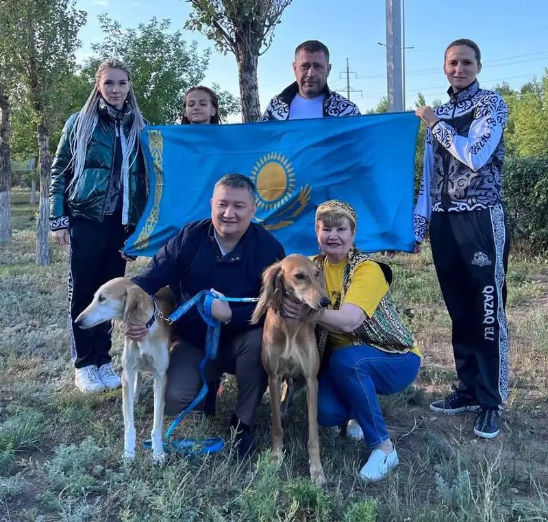 Тазы и команда казахстанских кинологов, фото - Новости Zakon.kz от 15.08.2023 17:30