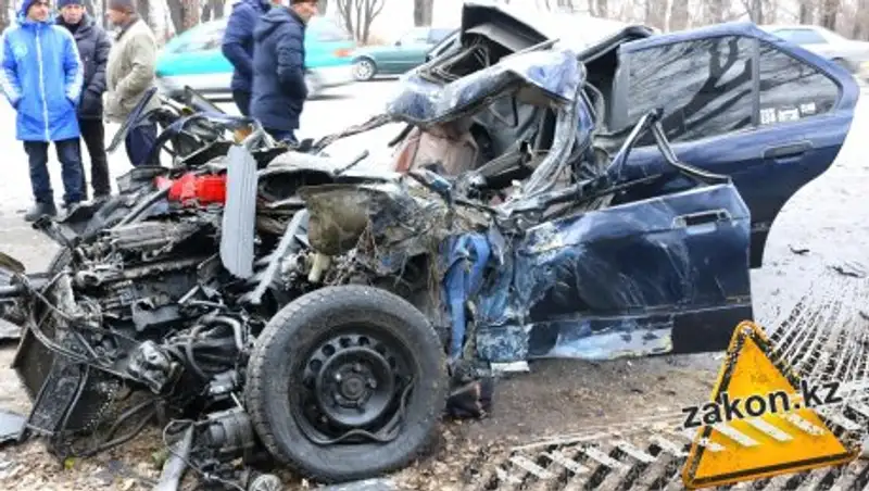 От BMW ничего не осталось в результате страшного ДТП на трассе Алматы-Кокпек-Коктал