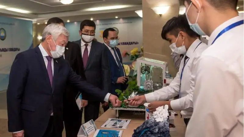 Жамбылские школьники завоевали 3042 награды на международных и республиканских соревнованиях