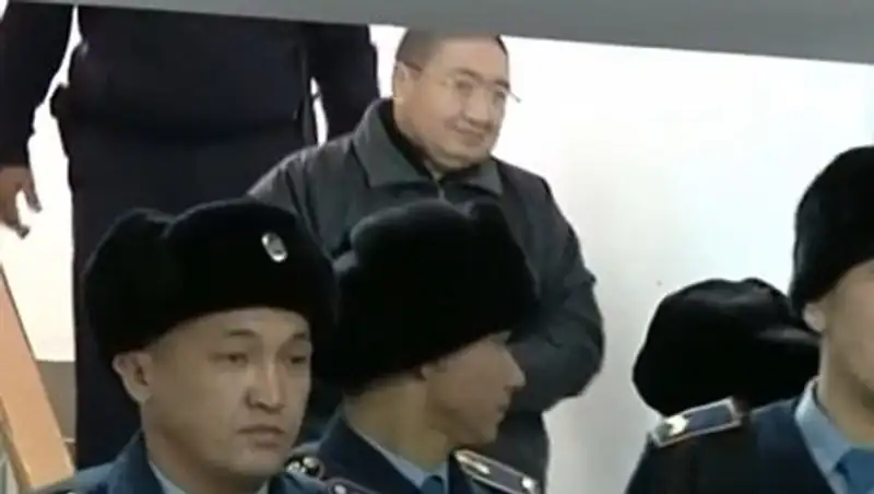 Экс-аким Павлодарской области похудел и обзавелся новой прической