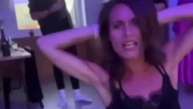 Скандал с премьером Финляндии: названы имена знаменитостей на вечеринке