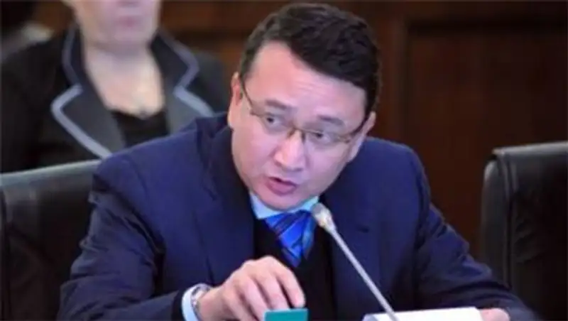 Мы будем отслеживать ректоров, которые путают свой карман с государственным, фото - Новости Zakon.kz от 13.11.2013 23:48