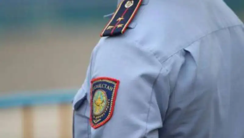 В Нур-Султане полицейский незаконно продавал топливо