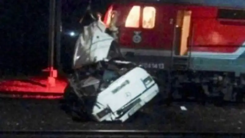 Попавший в ДТП автобус из ЮКО прошел транспортный контроль при въезде в Россию