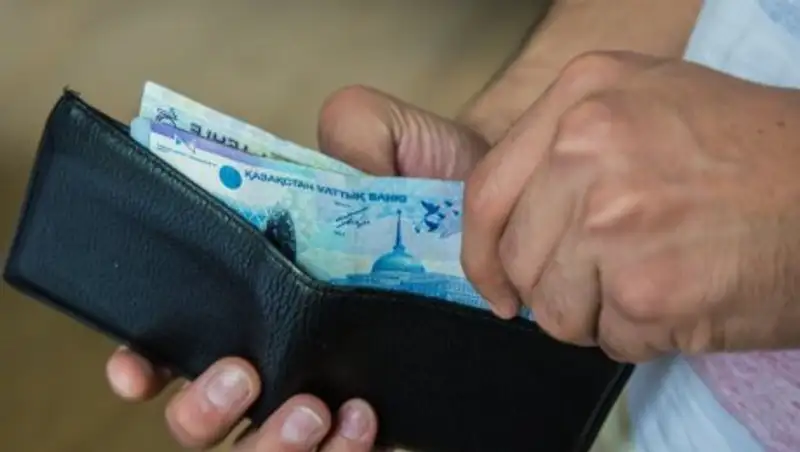 Выбивать долги по зарплате будут частные судоисполнители