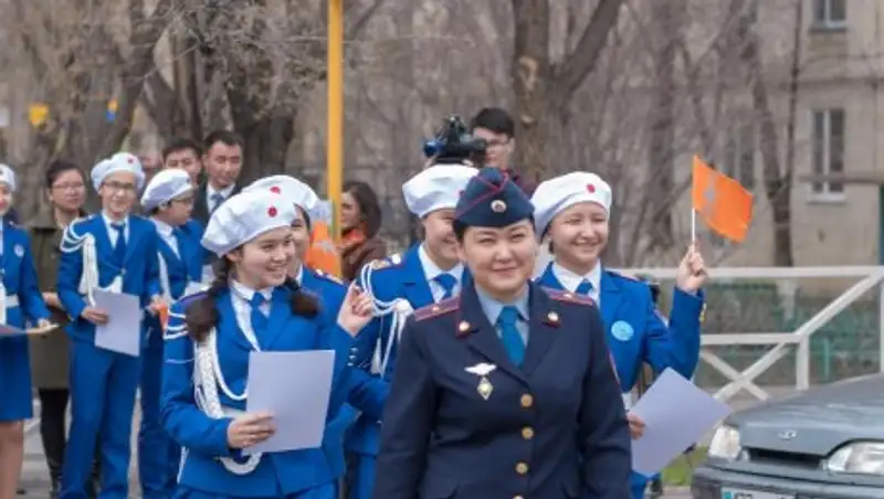 На пешеходных переходах Астаны появятся корзины с флажками