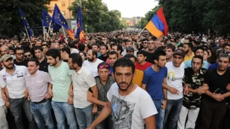 Силовой разгон митингующих в Ереване