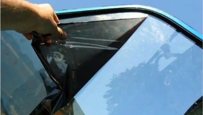 В Шымкенте полицейские за один день растонировали 137 автомобилей