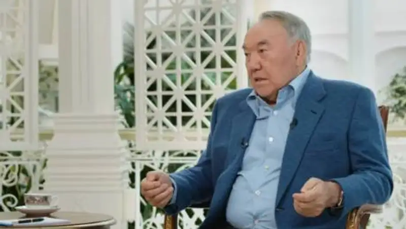 Назарбаев назвал свой любимый цвет