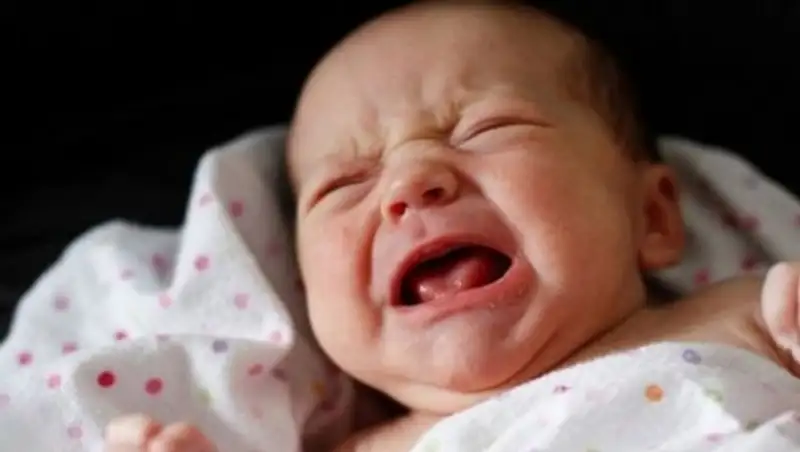 Студентка в РК пыталась продать ребенка, чтобы заплатить за учебу