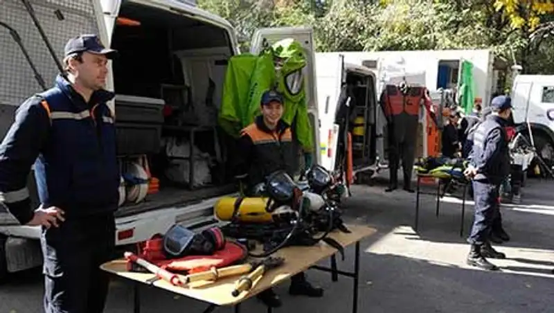 Студентов Алматы эвакуировали по сигналу тревоги и спасали из горящей библиотеки - учения