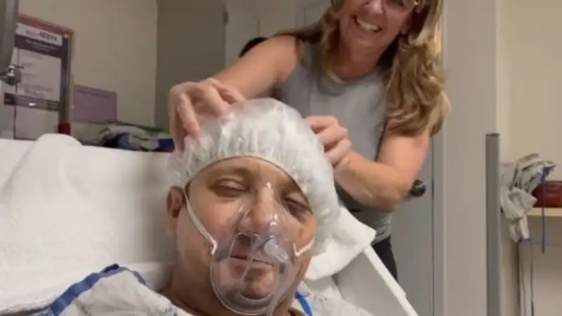 Звезда Marvel поблагодарил мать и сестру за поддержку в больнице