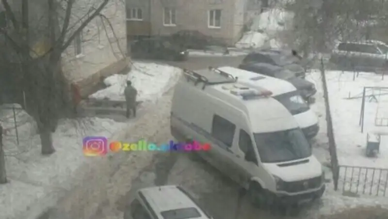 В Актобе на балконе дома нашли труп пропавшего две недели назад мужчины