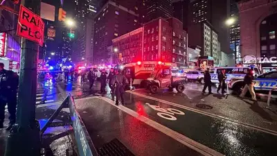 19 летний парень с мачете напал на полицейских в центре Нью-Йорка, фото - Новости Zakon.kz от 01.01.2023 13:50
