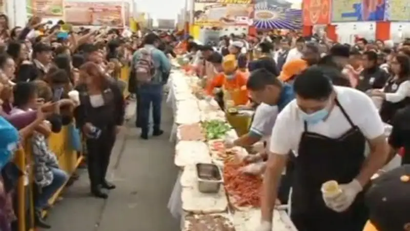 В Мехико установили 67-метровый кулинарный рекорд