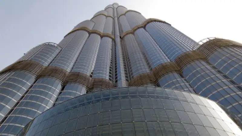 Удар молнии в самое высокое здание в мире запечатлели на видео