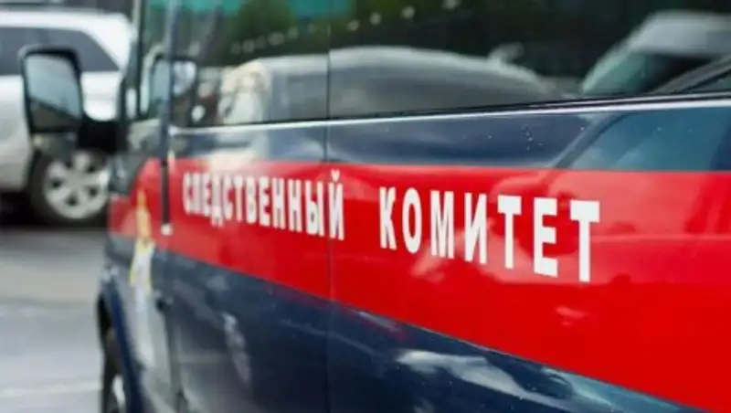 Двое детей погибли в запертой машине, пока их мать сдавала экзамены