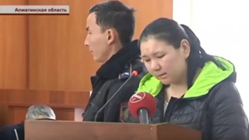 В Алматинской области осудили родившую в уличном туалете женщину