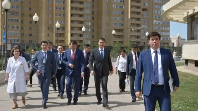 Асет Исекешев посетил первую модернизированную поликлинику столицы