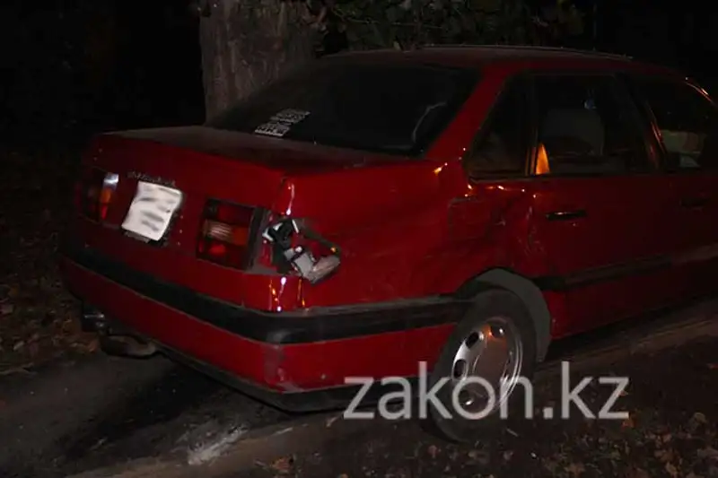 В Алматы водитель Фольксвагена врезался в Ауди с двумя маленькими пассажирами (фото) В Алматы водитель Фольксвагена врезался в Ауди с двумя маленькими пассажирами (фото), фото - Новости Zakon.kz от 01.11.2013 20:00