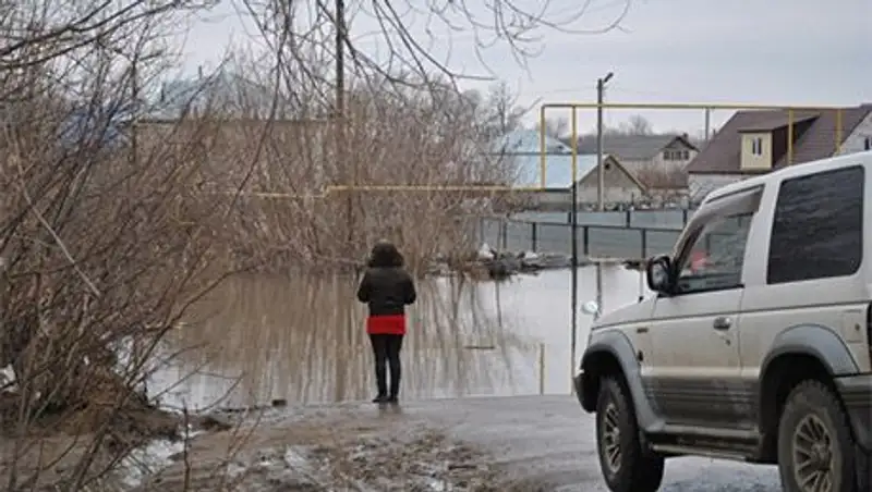 Окраины Уральска плывут, дети перестали ходить в школу