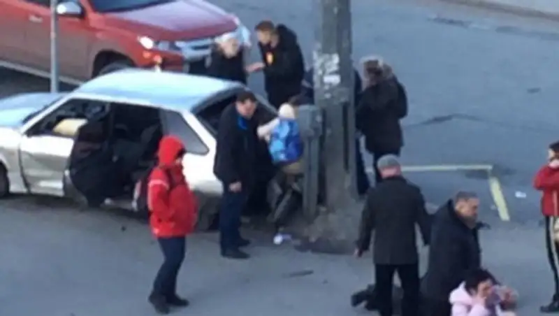 Автомобиль врезался в группу пешеходов в Санкт-Петербурге